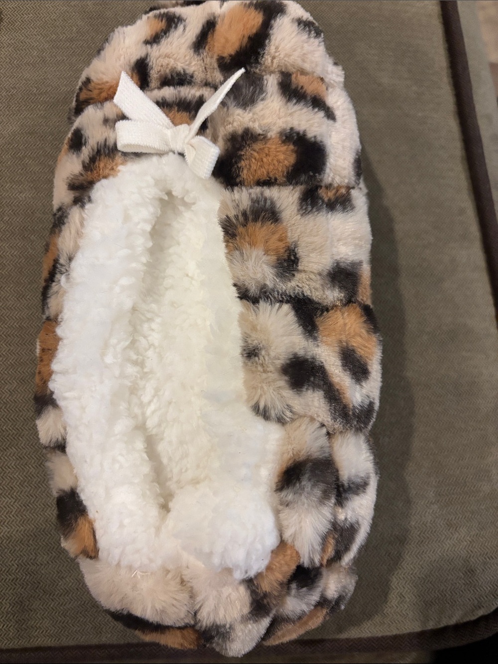 Brookstone Leopard-Print Faux Fur Cozy Slippers - White Lined